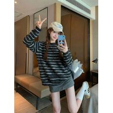 批发高品质复古条纹长袖t恤<b class='q'>打底</b>衫女春秋薄款新款宽松圆领<b class='q'>上衣</b>