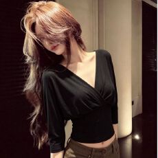 批发高品质黑色交叉V领<b class='q'>中袖</b>T恤女