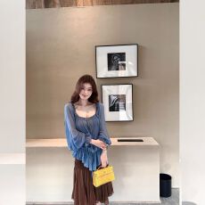 高品质法式荷叶边系带上衣女早秋松弛人丝肌理感方领