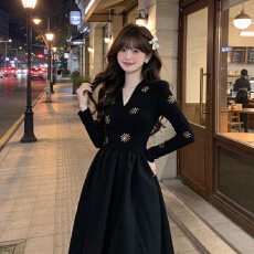 批发高品质法式烫钻高级感V领长袖连衣裙女2025秋季新款显瘦气质名媛