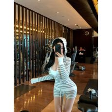 批发高品质灰白撞色条纹连帽抽绳上衣外套修身显瘦短<b class='q'>裤</b>两件套