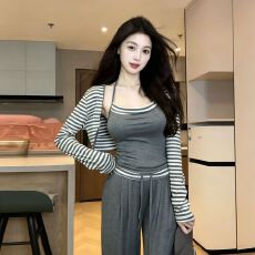 批发早秋辣妹学院风套<b class='q'>装</b>韩系穿搭一整套长袖条纹开衫背心阔腿<b class='q'>裤</b><b class='q'>三件套</b>