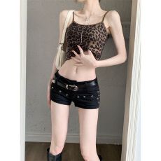 批发美式甜酷辣妹性感包臀热辣裤2025夏季百搭显瘦a字铆钉牛仔短裤ins