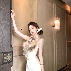 批发高级感气质毛毛拼接上衣秋冬新款女小众<b class='q'>设计</b>蝴蝶结修身挂脖背心潮