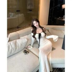 批发新款法式纯欲风氛围连衣裙秋季新款一字修身显瘦气质长袖长裙