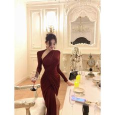 批发酒红色斜领长袖<b class='q'>连衣裙</b>女冬季褶皱修身鱼尾裙子纯欲风开叉包臀长裙