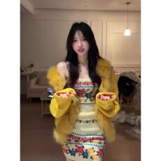 批发<b class='q'>蝙蝠</b>袖黄色毛领针织毛衣外套女冬季纯欲套装提花抹胸<b class='q'>连衣裙</b>两件套