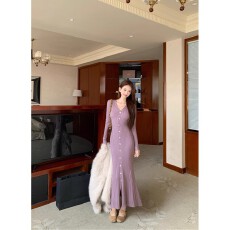 批发紫色v领长袖针织连衣裙女冬季纯欲风鱼尾裙子显身材收腰<b class='q'>包臀</b><b class='q'>长裙</b>