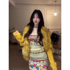 批发<b class='q'>蝙蝠</b>袖黄色毛领针织毛衣外套女冬季纯欲套装提花抹胸<b class='q'>连衣裙</b>两件套