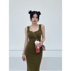批发性感辣妹风显白橄榄绿宽肩带坑条<b class='q'>连衣裙</b>女春夏气质显瘦吊带内搭裙