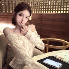 批发早春新款一字肩纯欲<b class='q'>长袖</b>蕾丝T恤女辣妹修身收腰内搭短款打底上衣