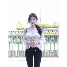 批发韩版温柔风一字肩荷叶边衬衫<b class='q'>女</b>今年流行爆款<b class='q'>女</b>装<b class='q'>新款</b>收腰洋气小衫