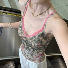 批发法式性感辣妹风碎花吊带背心2026<b class='q'>夏</b>季新款小众蕾丝边拼接设计上衣