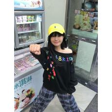 批发现货高品质曼巴棉300克美式复古印花斜肩卫衣女秋<b class='q'>冬</b>宽松上衣