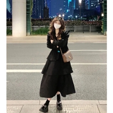 批发秋季又a又飒黑色蛋糕裙收腰显瘦时尚荷叶边长袖<b class='q'>连衣裙女</b>