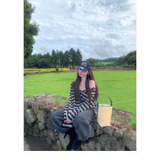 批发慵懒感条纹<b class='q'>长袖</b>t恤女早秋新款松弛V领罩衫宽松防晒上衣