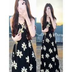 批发巨好看高级感黑色<b class='q'>吊带</b>连衣裙子女装夏季2025新款碎花长裙海边度假