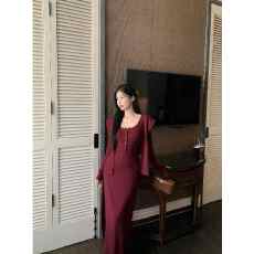 批发高级感穿搭一整<b class='q'>套装</b>红色披肩+长袖连衣裙女春秋季新款修身长裙子