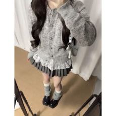 批发法式高级设计感灰色小香风针织衫上衣女开春秋季别致独特毛衣开衫
