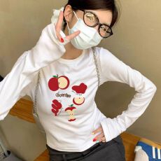 批发正肩圆领纯棉长袖<b class='q'>T</b><b class='q'>恤</b>女春秋新款<b class='q'>卡通</b>苹果印花内搭辣妹修身打底衫