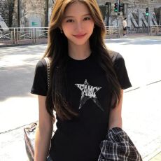 批发夏季新款黑色圆领正肩短袖<b class='q'>T</b><b class='q'>恤</b>女美式潮牌星星印花设计休闲上衣女