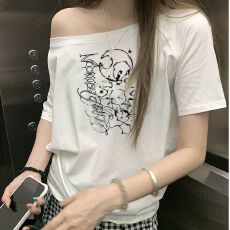 夏季新款白色一字领露肩短袖T恤女小众卡通设计感百搭宽松上衣女