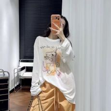 批发大码宽松早春防晒<b class='q'>长袖</b>t恤女时尚上衣潮2026新款字母小马涂鸦印花