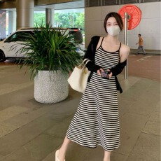 批发随意的慵懒调调 条纹吊带<b class='q'>连衣裙</b>女性感纯欲辣妹露背收腰长裙<b class='q'>撞色</b>