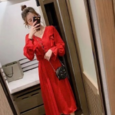 批发2026春秋新款很仙的小众智熏裙<b class='q'>连衣裙</b>女秋长袖v领裙子碎花<b class='q'>连衣裙</b>