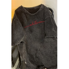 批发220克精梳纯棉洗水黑落肩宽松版型后包边短袖T恤印花款