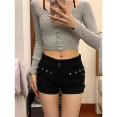批发夏季新款辣妹美式低腰设计感显瘦露脐热裤子潮黑色铆钉<b class='q'>牛仔</b><b class='q'>短裤</b>女