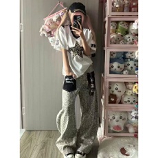 批发高街复古弯刀阔腿裤美式豹纹贴布口袋牛仔裤春季潮牌设计感直筒裤