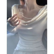 批发超好看绝美立体花朵长袖t恤女早秋季不规则荡领露锁骨打底衫上衣