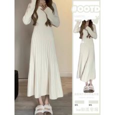 批发大码胖妹妹收腰竖条方领针织连衣裙女春<b class='q'>秋</b>内搭温柔风长袖毛衣裙子