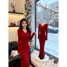 批发纯欲风V领加厚针织连衣裙女2025秋<b class='q'>冬</b>新款收腰显瘦洋气毛衣裙女