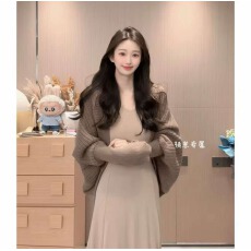 批发羊绒衫高级感蝙蝠袖<b class='q'>针织衫</b>女秋冬毛衣开衫设计<b class='q'>宽松</b>慵懒风外搭上衣