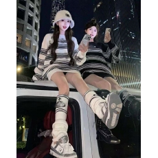 批发配<b class='q'>袜套</b> 星球条纹宽松中长款毛衣女高级感慵懒风套头针织衫