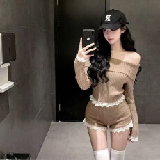 批发高级感蕾丝套装<b class='q'>女</b>秋冬季一字肩气质修身显瘦针织衫高腰短款两件