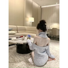 批发2025Hotdog 热狗很辣诱惑蕾丝 后背独特设计感小众高领毛衣