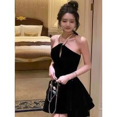 批发2025高级感法式黑色抹胸裙<b class='q'>礼服</b>短款纯欲风珍珠挂脖连衣裙女