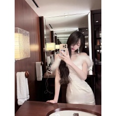 批发绒绒雾雾*小妲己两色火鸡毛灵动醋酸挂脖<b class='q'>一字肩</b>小礼服<b class='q'>连衣裙</b>