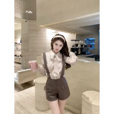 批发2026i初春 甜涩爱恋 翻领波点显瘦上衣＋新款背带<b class='q'>短裤</b><b class='q'>套装</b>