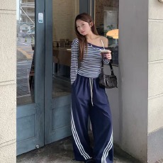 批发2026休闲运动套装条纹斜肩条纹 短款<b class='q'>打底</b>衫+高腰休闲阔腿长裤套装