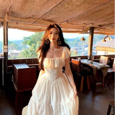 批发一颗甜桃yikett海蒂的裙摆夏季掐腰显瘦露背度假连衣裙女长裙