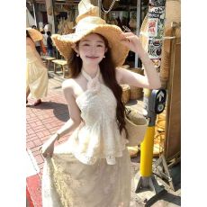 批发2026纯欲镂空蕾丝拼接绣花裙摆式挂脖上衣+高腰半身裙<b class='q'>套装</b>