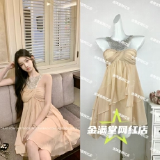 批发Hotdog 热狗很辣2026月光宝石钉珠挂脖不规则<b class='q'>连衣裙</b>女高级感短