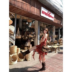 批发小君君布兰妮新暗夜<b class='q'>蔷薇</b>/设计感荷叶边不规则晕染吊带裙