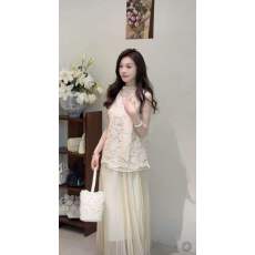 批发<b class='q'>韩国</b>2026夏时尚设计感蕾丝刺绣无袖假两件背心半身裙<b class='q'>套装</b>