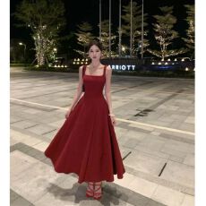 批发2025夏红色U领吊带连衣裙女2024新款法式小众高级感a