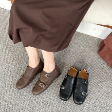 批发秋冬季新款皮带扣舒适小众复古<b class='q'>英伦</b>雕花布洛克小皮鞋女乐福鞋单鞋